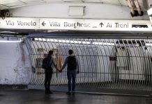 Roma: la fermata metro Spagna non riaprirà per Pasqua.