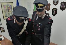 CAMPAGNANO, PUSHER SORPRESO A SPACCIARE DAL BALCONE DI CASA. CARABINIERI ARRESTANO 17ENNE.