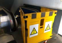 Scala mobile della Metro si blocca, anziano ferito alla testa.