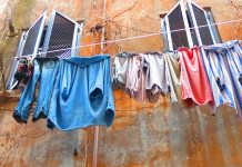 Roma: vietati i panni stesi alla finestra. Multe anche per chi innaffia “male”…