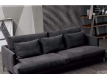 Cellulare alla figlia di due anni per giocare: la piccola compra un divano online.