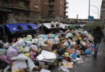 Rifiuti Roma, i Presidi: “Le ASL valutino se chiudere le scuole. Rischio epidemie per i bambini.”