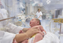 Bimbi nascono con astinenza da droghe pesanti. Fenomeno in crescita a Roma e in Italia