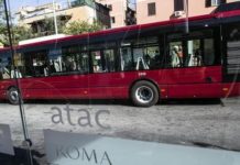 Ponte Milvio: autista rimprovera tre giovani per il troppo chiasso, aggredito e preso a pugni.