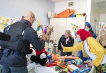 La Befana della Polizia ha portato i doni ai bimbi ricoverati al Policlinico Gemelli.