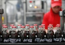 Coca Cola: lotti ritirati in tutta Italia per possibile presenza di pezzetti di vetro. Ecco quali sono.