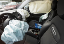 Pisa: scoppia airbag in un tamponamento, muore neonato. Era nell’ovetto sul sedile posteriore.