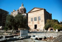 Scoperto al Foro Romano un sarcofago e un altare che potrebbero essere stati dedicati a Romolo.