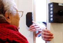 Roma: tenta di rubare in casa di un’anziana signora ma la “nonnina” lo mette in fuga.