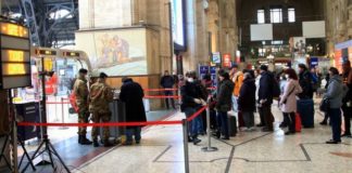 Milano: controlli alle stazioni dei treni per chi parte. Deve esserci un motivo valido.