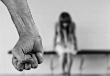 Fiano Romano, il giudice lo allontana da moglie e figlie