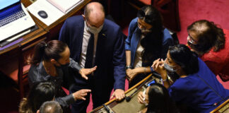 Positivi due senatori del Movimento 5 Stelle. Bloccati i lavori del Senato.