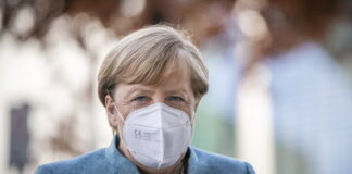 Merkel: “Avremmo dovuto chiudere prima ma le persone hanno bisogno di vedere i letti pieni”.