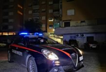 Roma, danneggia casa e minaccia la madre per avere danaro per acquistare droga. Arrestato.