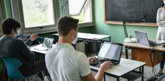 Sileri: “Scuola? Difficile ricominciare in presenza a settembre”.