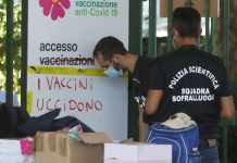 Firenze: scritte “no vax” sui muri dell’hub vaccinale.