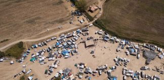 Lago Mezzano: nonostante la morte di un venticinquenne, il rave party va avanti.