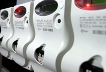 Manomette contatore energia elettrica del suo Bar. Commerciante arrestato.