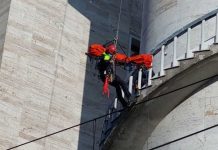 Roma: sale per gioco sulla Torre Bibiana, precipita e muore un 21enne.