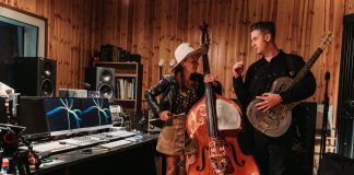 Atmosfera retrò e un pizzico di sogno americano nel Natale dei Lovesick Duo