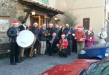 Calore e zucchero a velo sulle divise: il Natale in banda banda di sacrofano natale