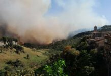 Vasti incendi a Castelnuovo e Morlupo. Devastata un’abitazione, in azione il Canadair