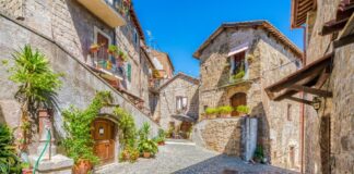 Castelnuovo di Porto celebra arte e bellezza: visite guidate al Borgo Antico e mostra di pittura di Bianca Carfì