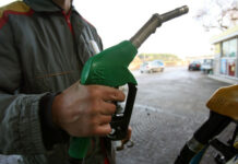 Benzina, ogni litro ha il suo tributo