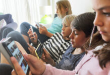 Social vietati ai minori di 16 anni: l’Unione europea accelera