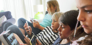 Social vietati ai minori di 16 anni: l’Unione europea accelera